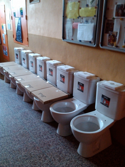 Rekonstrukce WC na ZŠ Komenského